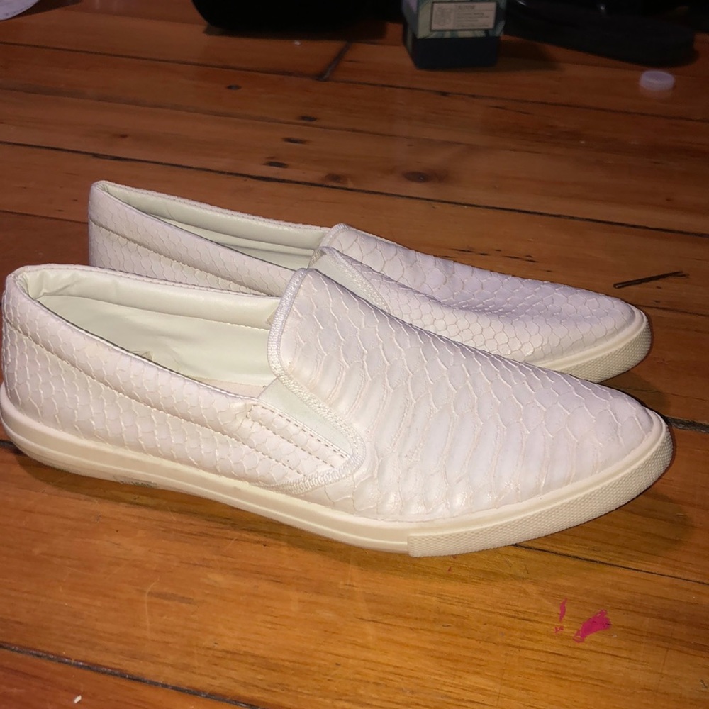 TOPSHOP scaled slip ons